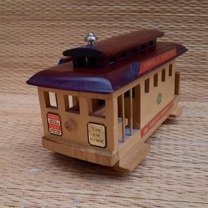 Powell & Hyde Sta. Cable Car Wind Up- Plays- I Left My Heart In San Francisco